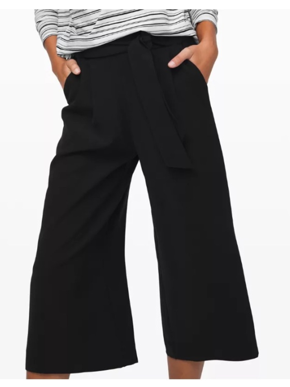 Lululemon, women’s 6 , Noir crop pants. High rise, light weight , wide leg